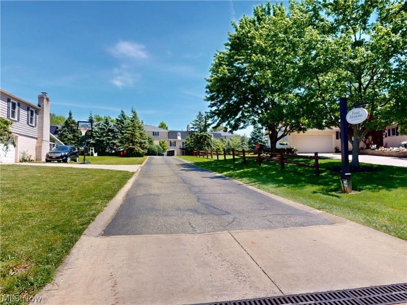 824 S Chillicothe Road , Unit 14, Aurora, OH 44202 Photo 31