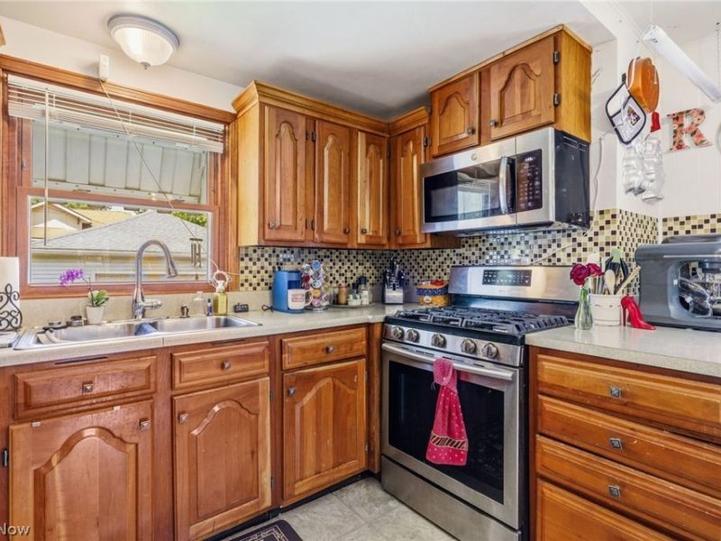 915 Clarendon Avenue NW, Canton, OH 44708 Photo 12