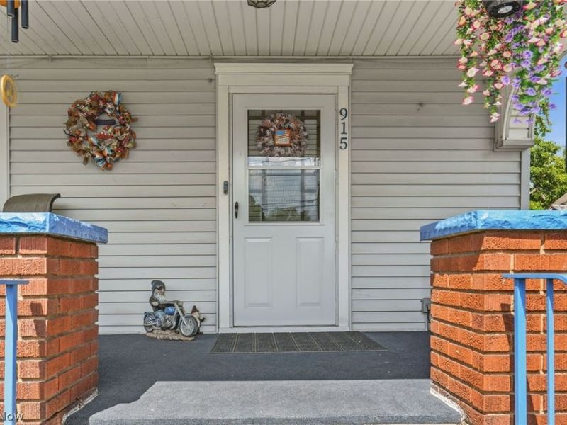 915 Clarendon Avenue NW, Canton, OH 44708 Photo 4
