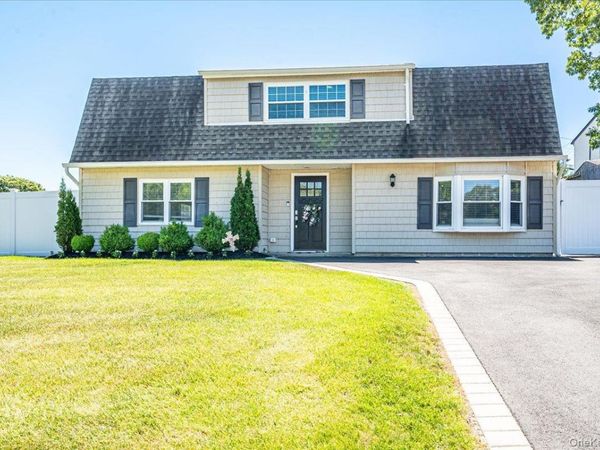 10 Rutgers Road , Farmingville, NY 11738