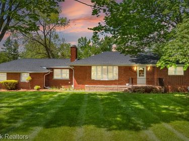 30025 Vernon Drive , Southfield, MI 48076