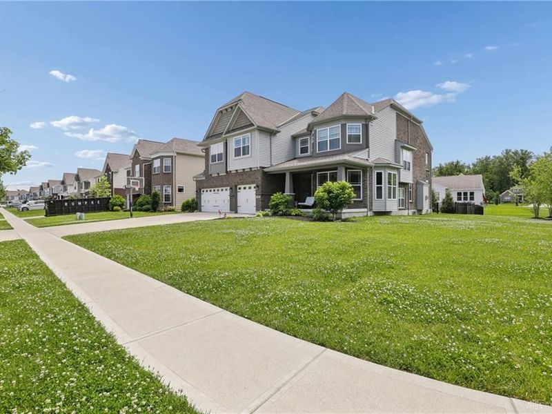 1307 Autumn Run Drive, Hamilton Township, OH 45039 Photo 2