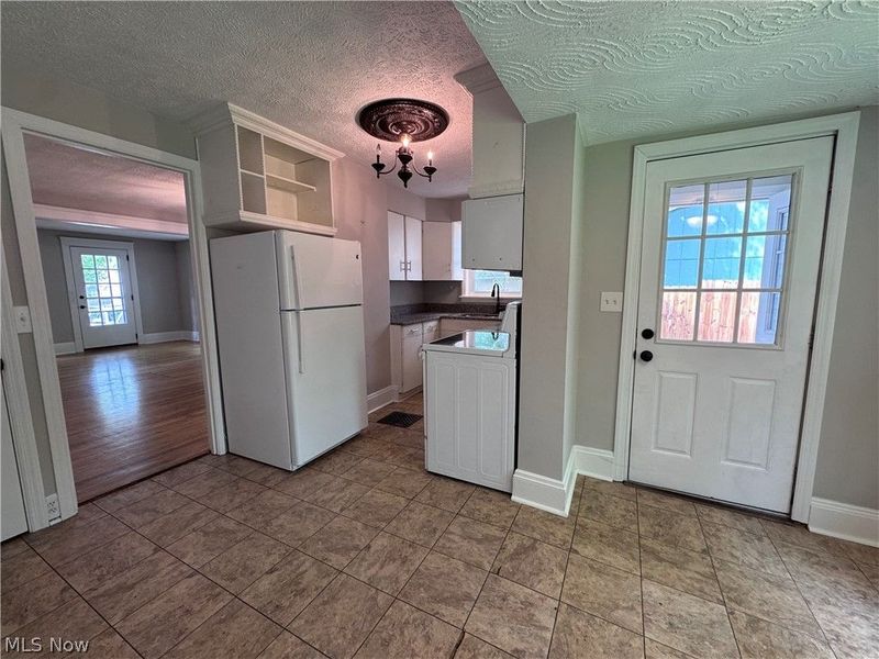 109 Moffet Avenue , Chardon, OH 44024 Photo 3