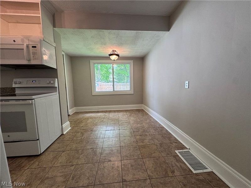 109 Moffet Avenue , Chardon, OH 44024 Photo 4