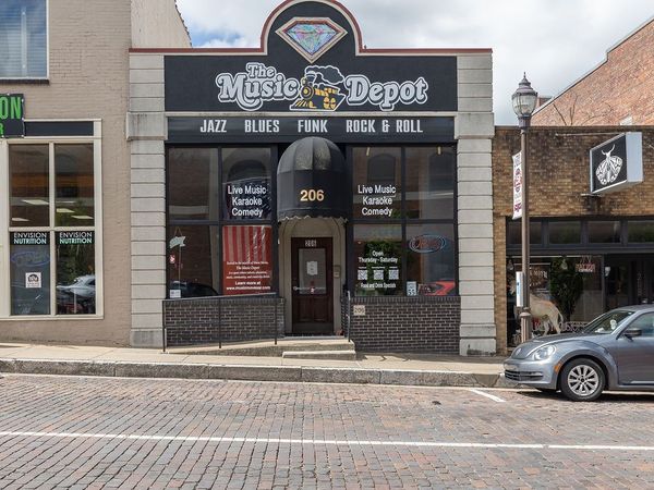 206 W Walnut, Rogers, AR 72756