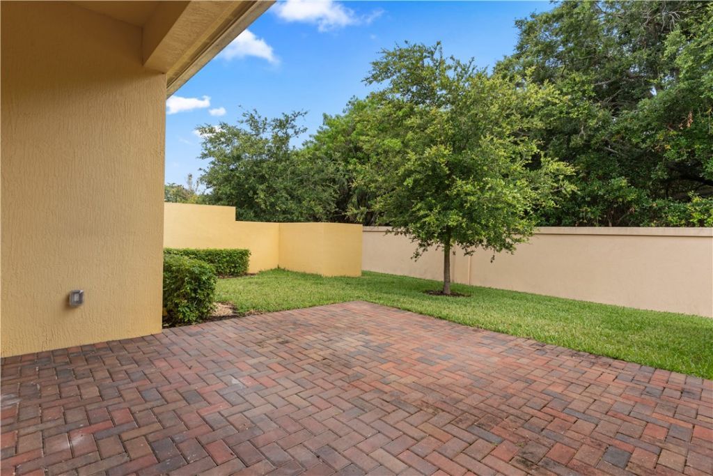 2025 Bridgepointe Circle, Unit 118, Vero Beach, FL 32967 Photo