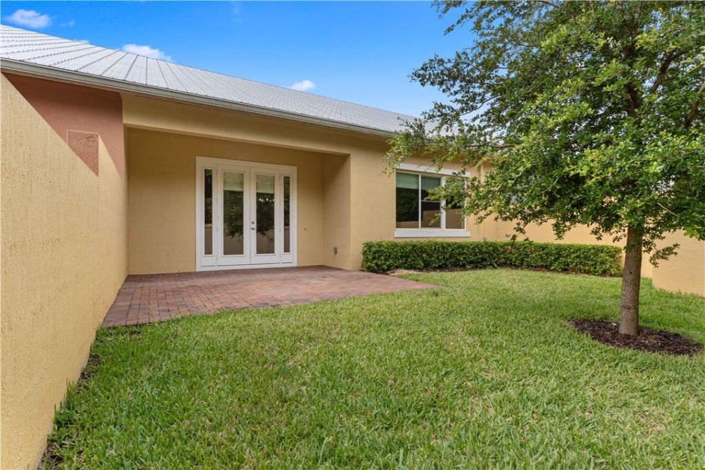 2025 Bridgepointe Circle, Unit 118, Vero Beach, FL 32967 Photo