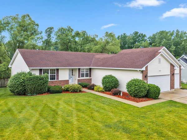 1404 Willow Ln, Harvard, IL 60033