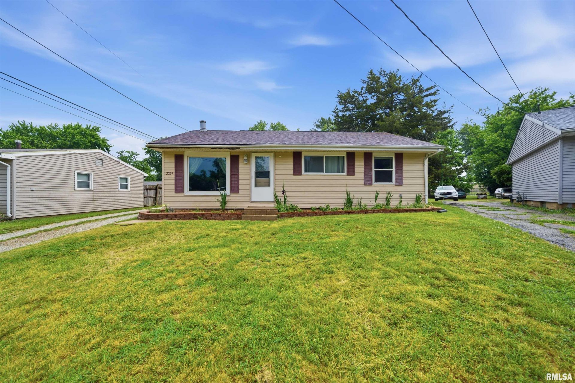 2224 N Knollaire Drive, Washington, IL 61571 Main Photo