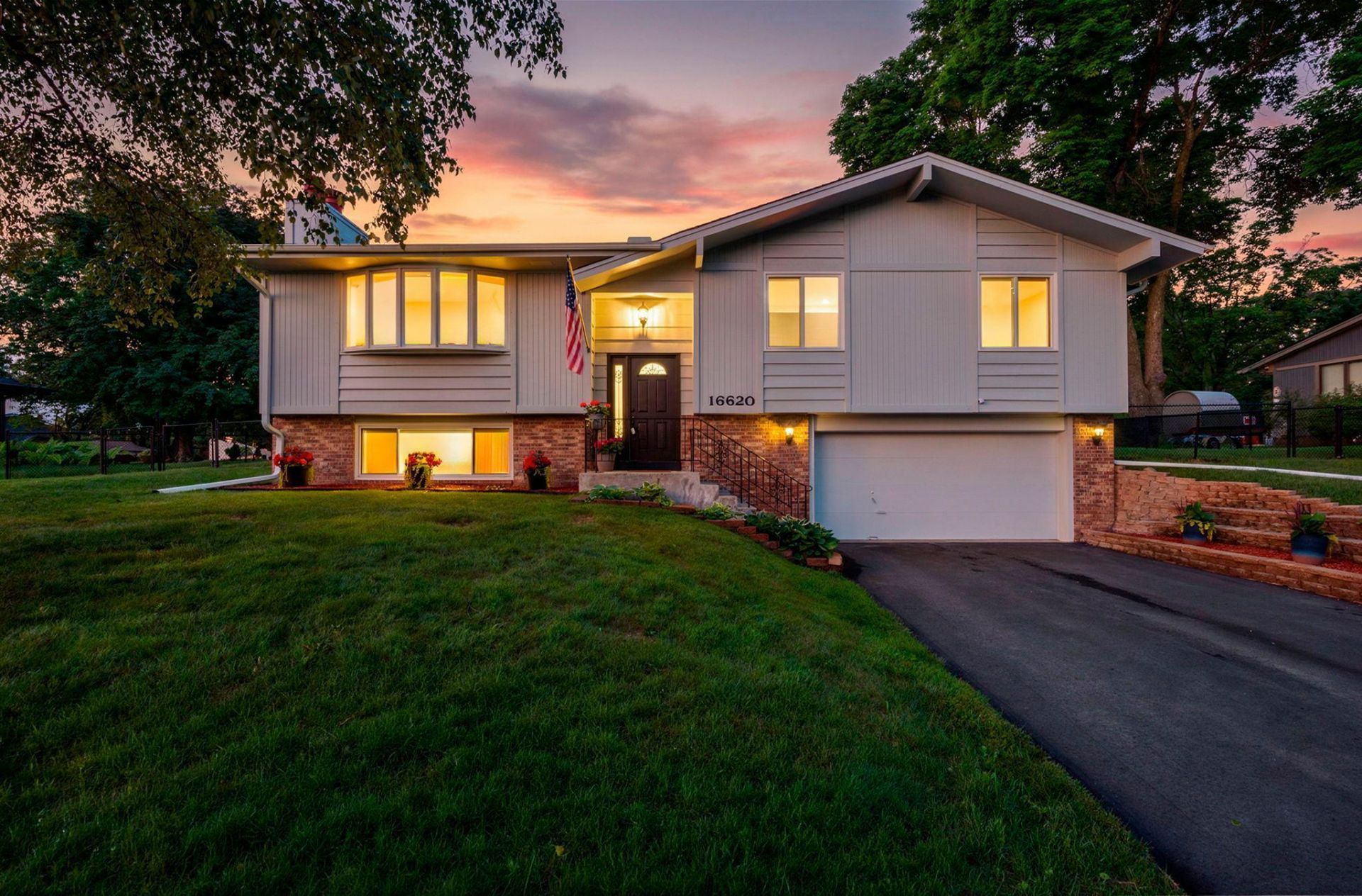 16620 N Hillcrest Court, Eden Prairie, MN 55346 Main Photo