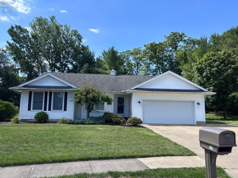 110 Roth Court, Bellevue, OH 44811 Photo 2