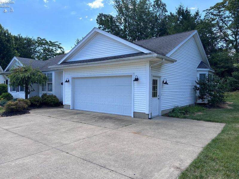 110 Roth Court, Bellevue, OH 44811 Photo 24
