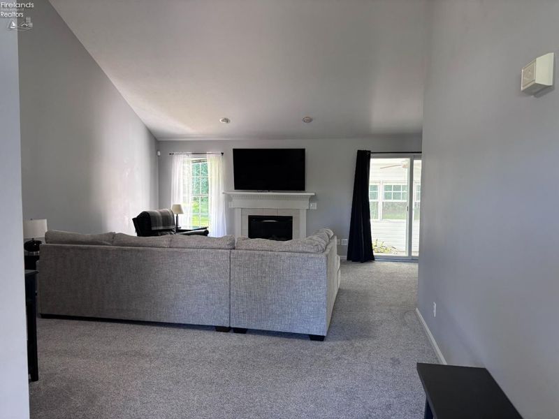 110 Roth Court, Bellevue, OH 44811 Photo 3