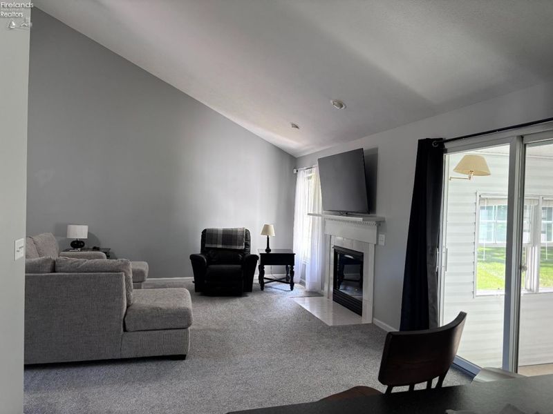 110 Roth Court, Bellevue, OH 44811 Photo 4