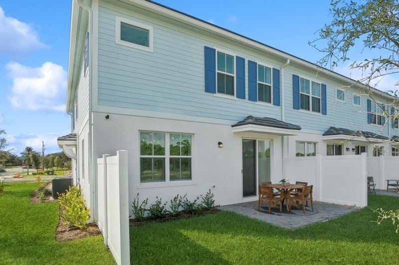 208 SE Birch Terrace, Stuart, FL 34997 Photo