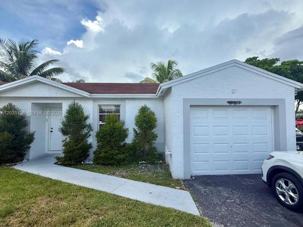 19831 NW 65th Ct , Hialeah, FL 33015