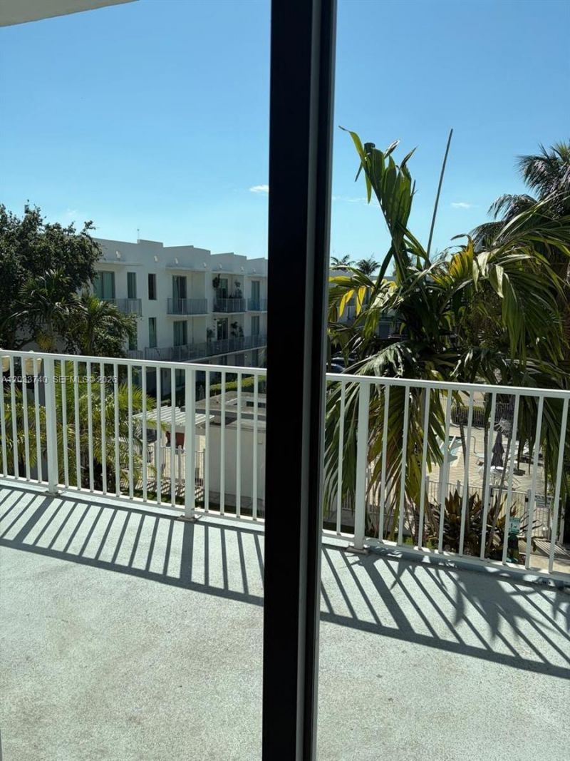 2100 Van Buren St , Unit 322, Hollywood, FL 33020 Photo