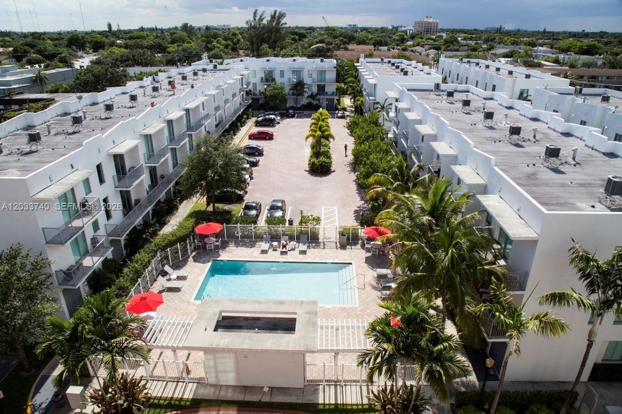 2100 Van Buren St , Unit 322, Hollywood, FL 33020 Photo
