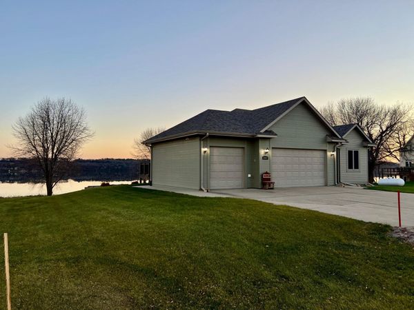 83987 Ridge Creek Dr , Clinton, MN 56278