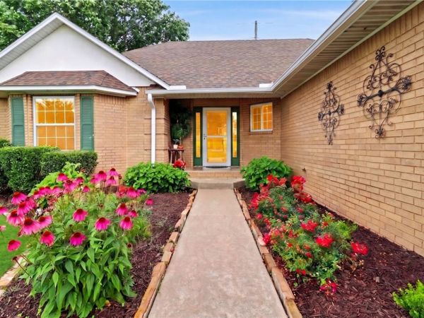 4360 W New Bridge Road , Fayetteville, AR 72704