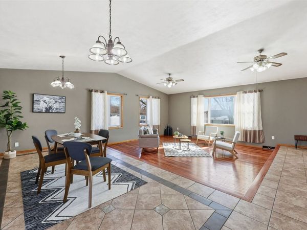 626 Grove St , Central City, IA 52214