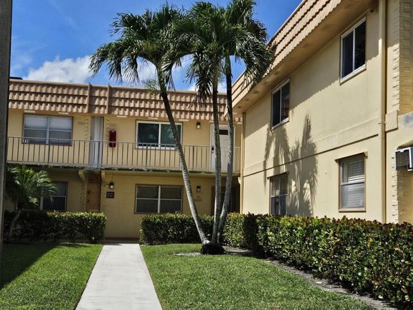 211 E Saxony Lane, Unit 211, Delray Beach, FL 33446
