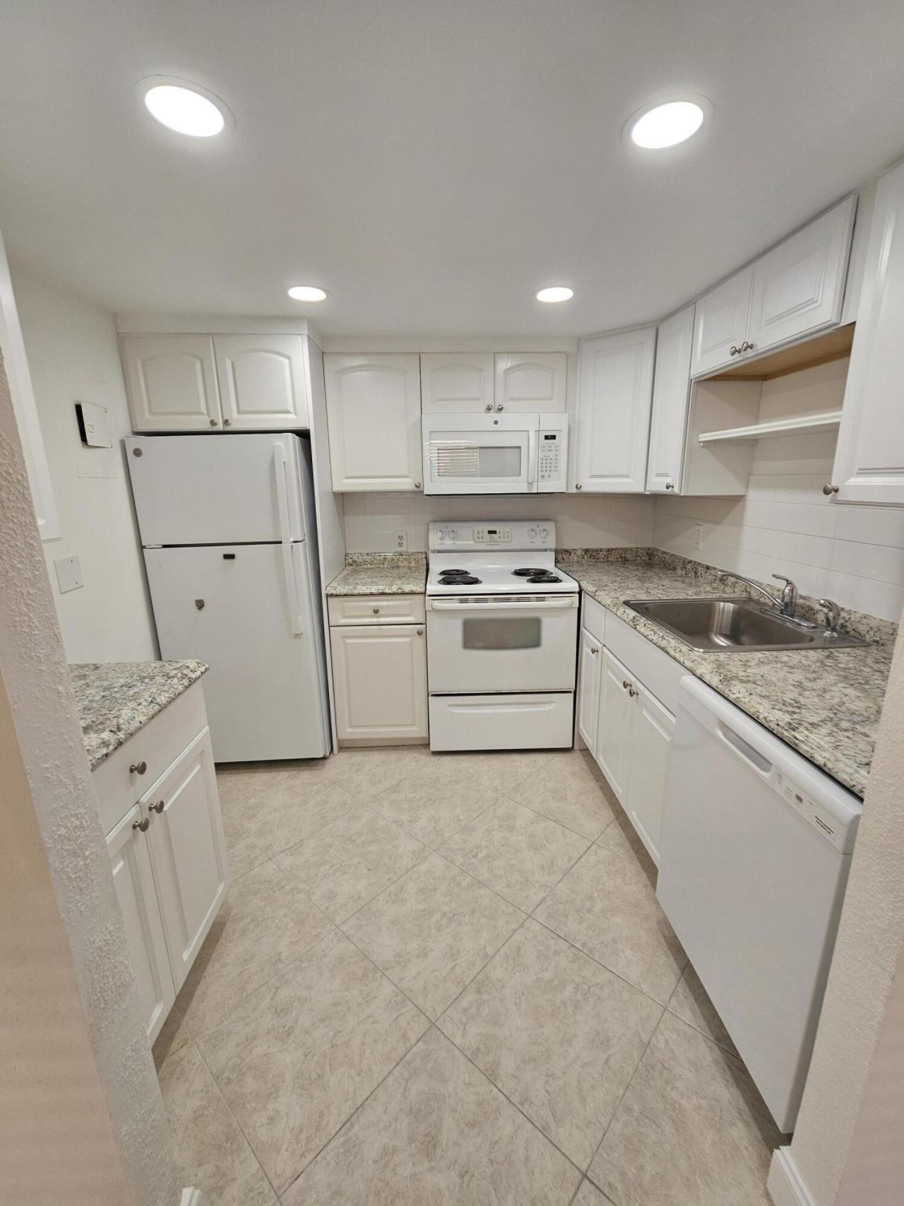 211 E Saxony Lane, Unit 211, Delray Beach, FL 33446 Photo