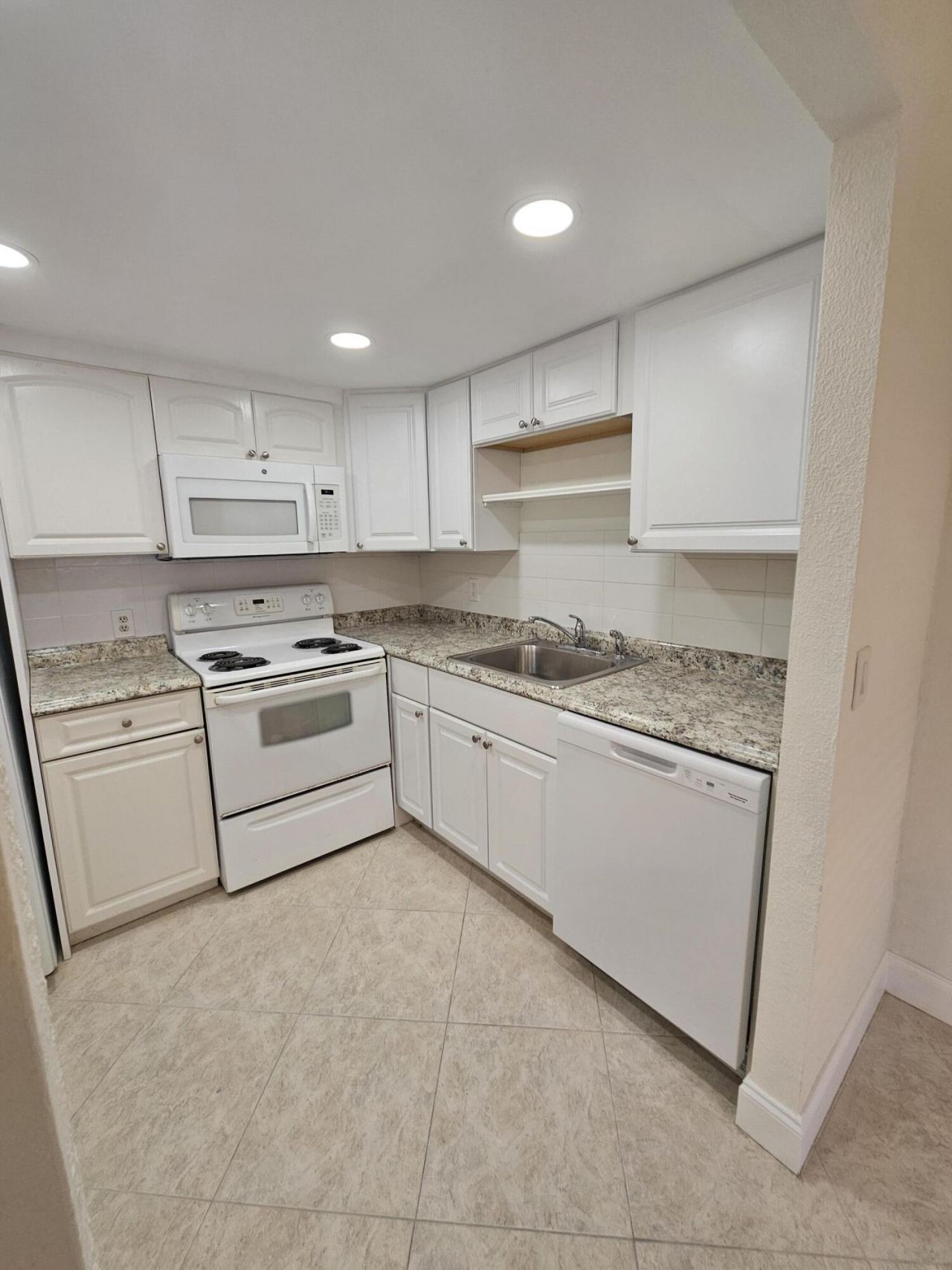 211 E Saxony Lane, Unit 211, Delray Beach, FL 33446 Photo