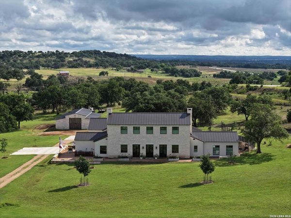 130 Overlook Dr, Fredericksburg, TX 78624
