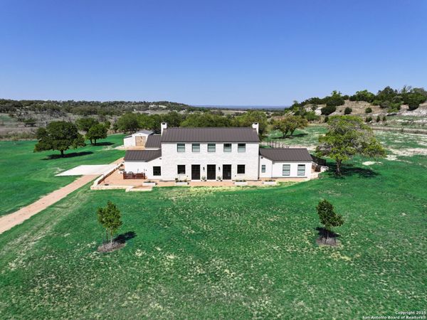 130 Overlook Dr, Fredericksburg, TX 78624