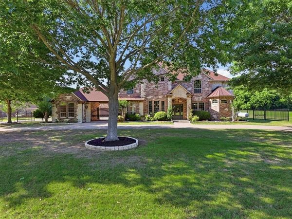2056 Willow Bend Drive, Oak Leaf, TX 75154