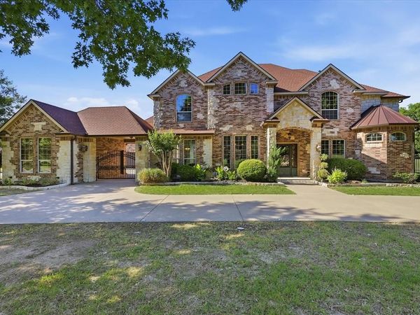 2056 Willow Bend Drive, Oak Leaf, TX 75154