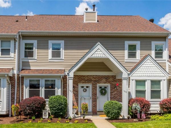 197 Old Village Ln, Bethel Park, PA 15102