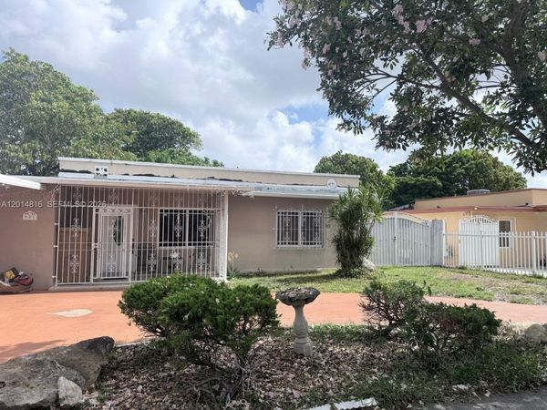 951 E 18th St , Hialeah, FL 33013