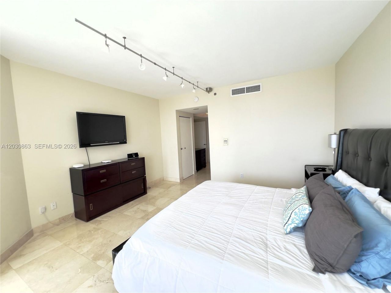7000 Island Blvd , Unit 2403, Aventura, FL 33160 Photo