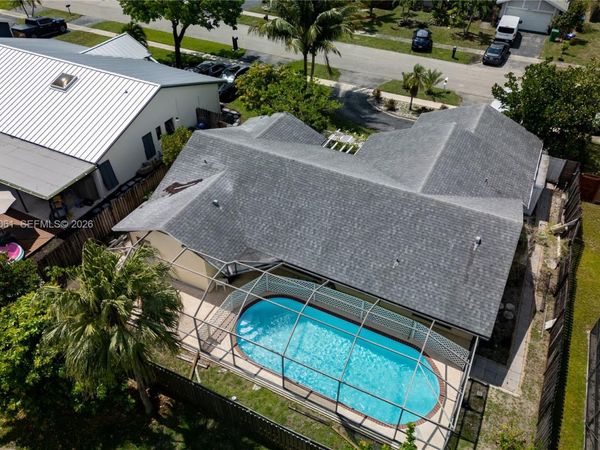8521 NW 53rd St , Lauderhill, FL 33351