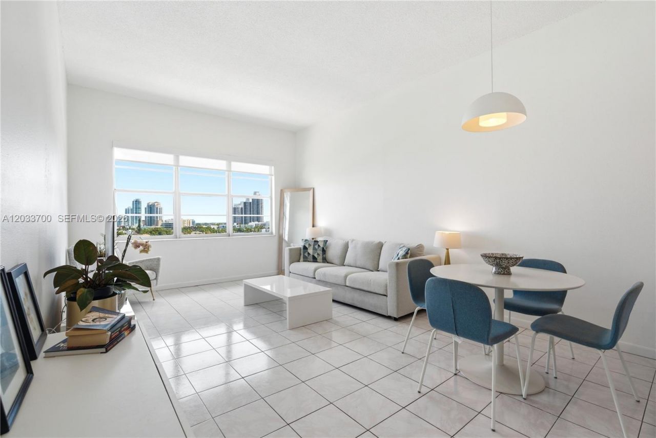 1020 Meridian Ave , Unit 902, Miami Beach, FL 33139 Photo