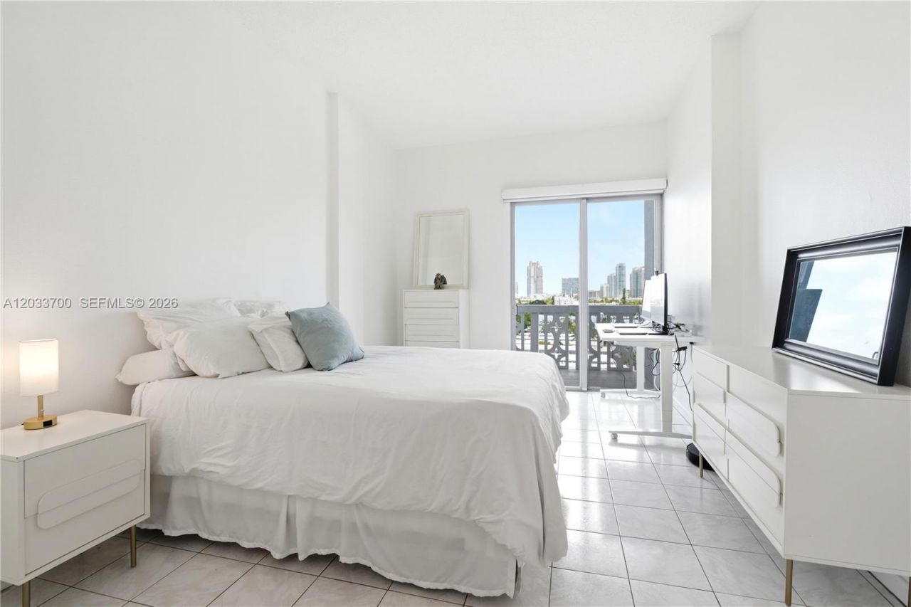 1020 Meridian Ave , Unit 902, Miami Beach, FL 33139 Photo