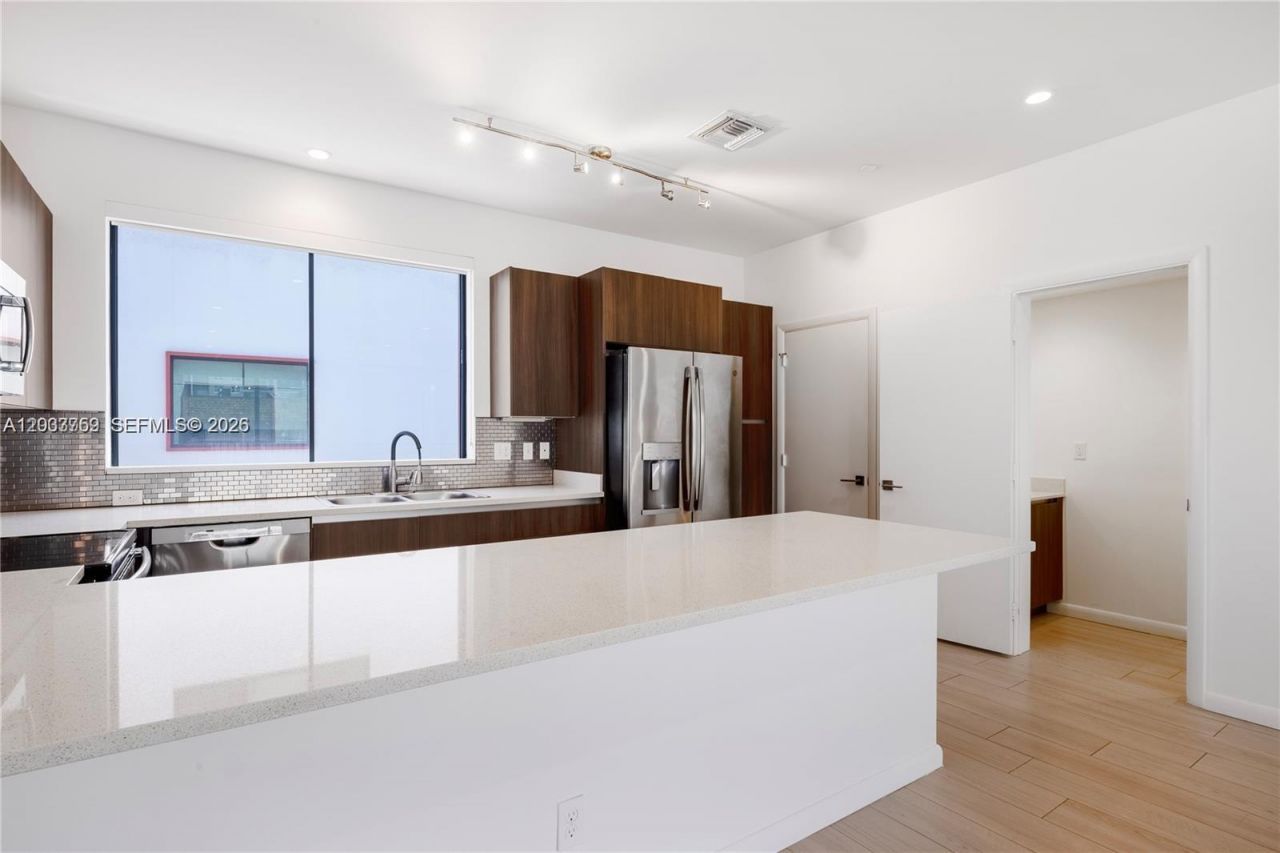 113 NE 6 , Unit 3613, Fort Lauderdale, FL 33304 Photo