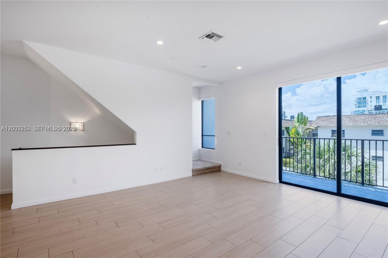 113 NE 6 , Unit 3613, Fort Lauderdale, FL 33304 Photo