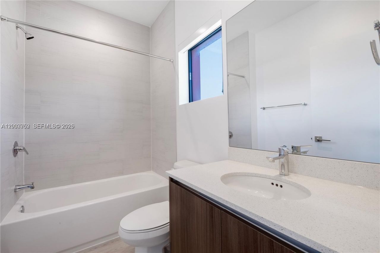 113 NE 6 , Unit 3613, Fort Lauderdale, FL 33304 Photo