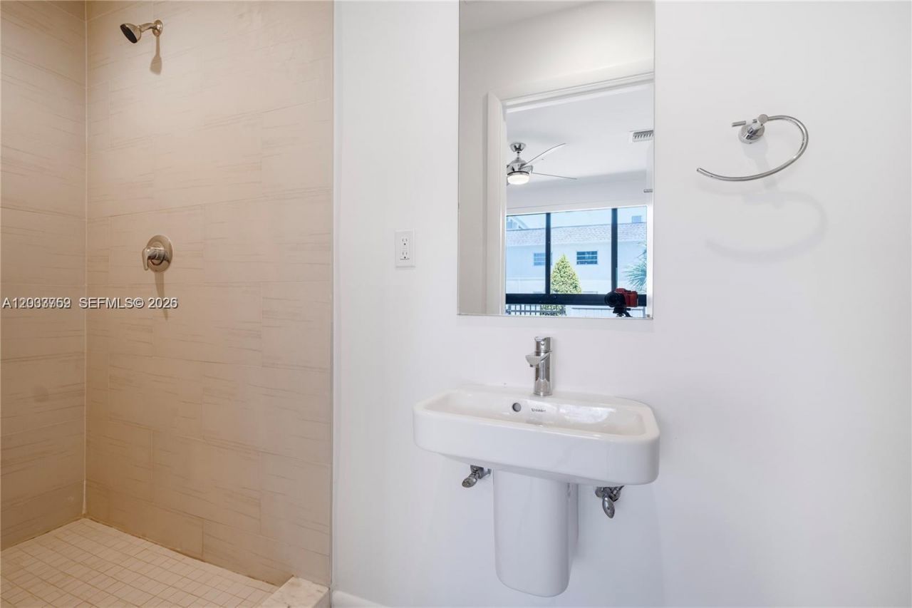 113 NE 6 , Unit 3613, Fort Lauderdale, FL 33304 Photo