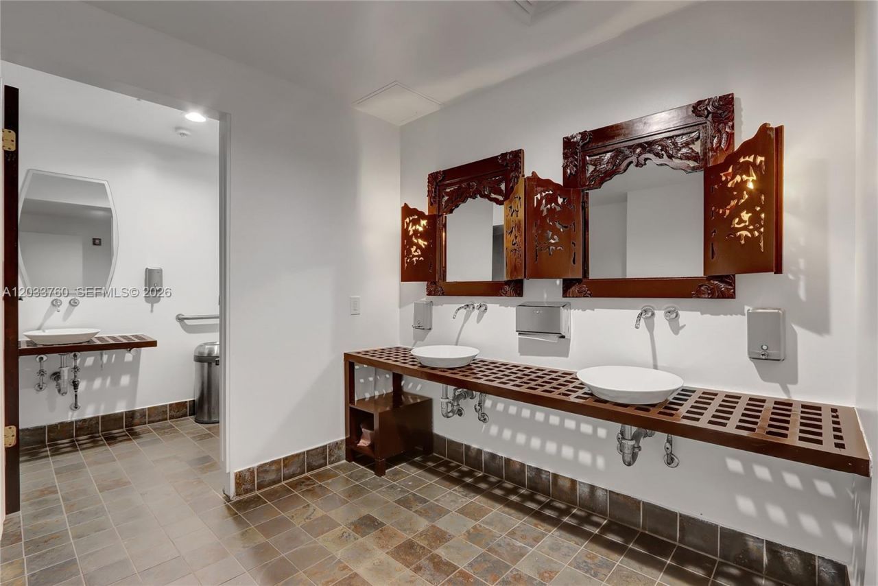 10 SW South River Dr , Unit 910, Miami, FL 33130 Photo