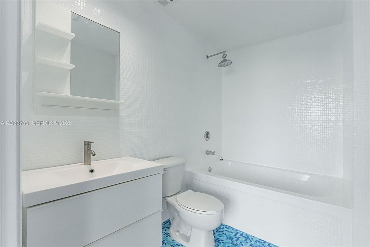 10 SW South River Dr , Unit 910, Miami, FL 33130 Photo