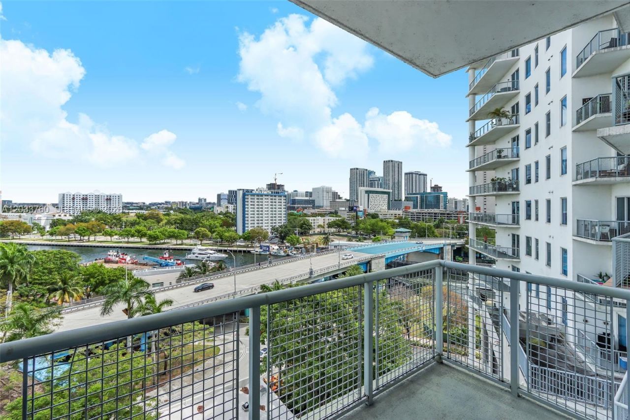 10 SW South River Dr , Unit 910, Miami, FL 33130 Photo