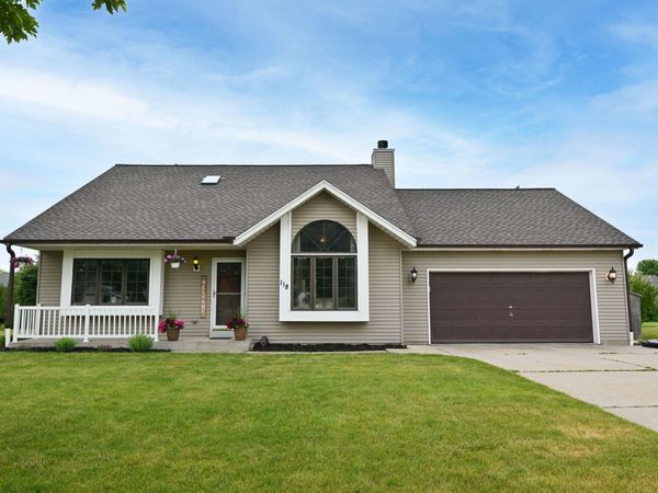 118 Mckenzie Rd, Mukwonago, WI 53149