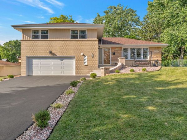 8714 Lynwood Drive , Hickory Hills, IL 60457
