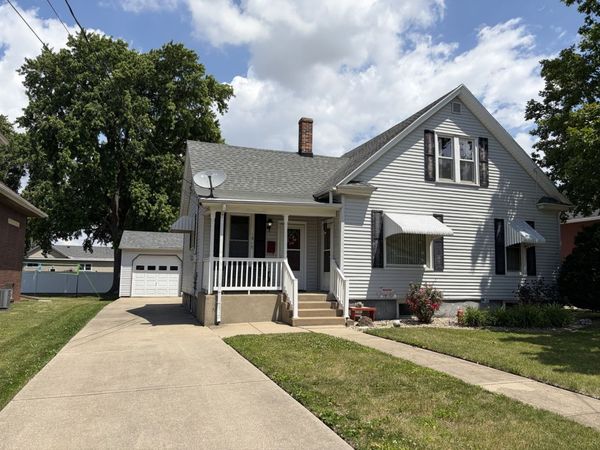 1915 9th Street , Peru, IL 61354
