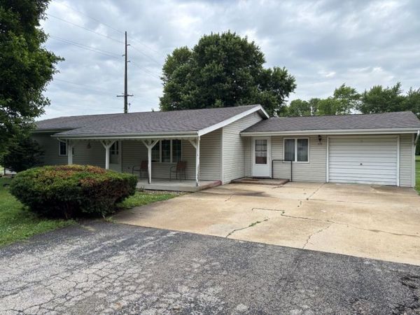 375 W Iroquois Street , Sheldon, IL 60966