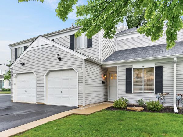 452 Minnesota Circle , Carol Stream, IL 60188